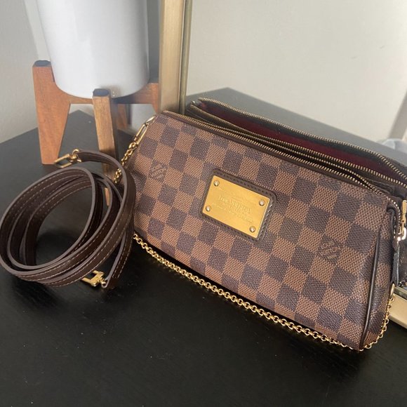 Eva Clutch with Chain and Shoulder Strap - Picture 3 of 8